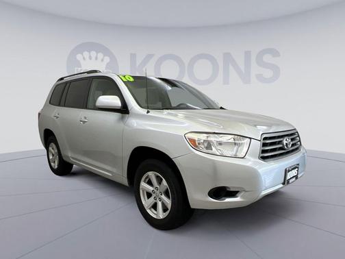 Classic Silver Metallic 2010 Toyota Highlander SE