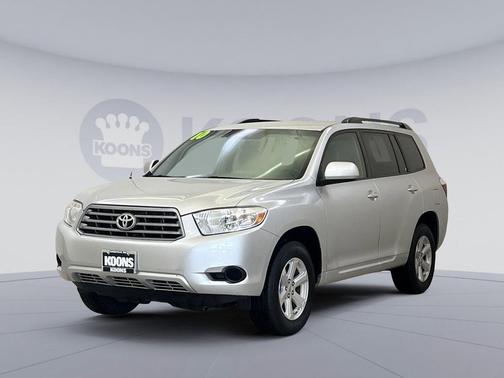 Classic Silver Metallic 2010 Toyota Highlander SE