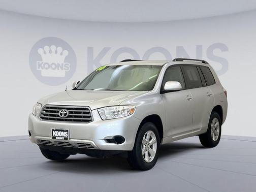 Classic Silver Metallic 2010 Toyota Highlander SE