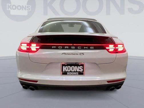 2018 Porsche Panamera 4S