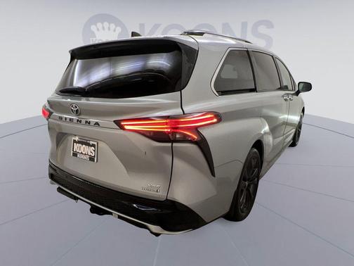 Celestial Silver Metallic 2022 Toyota Sienna XSE 7 Passenger