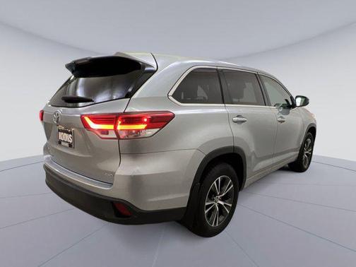 2017 Toyota Highlander LE