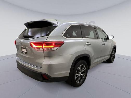 2017 Toyota Highlander LE