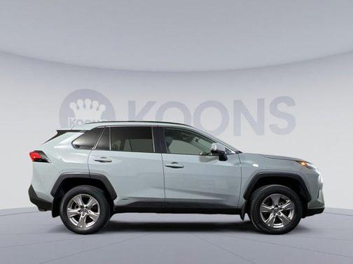 2022 Toyota RAV4 Hybrid XLE