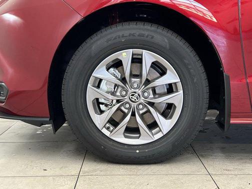 2025 Toyota Sienna LE