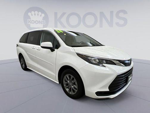 2024 Toyota Sienna LE