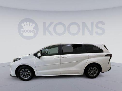 2024 Toyota Sienna LE