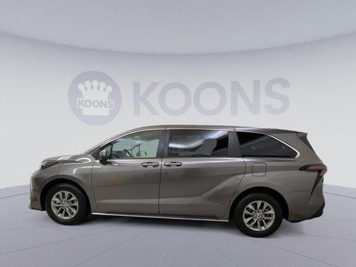 2024 Toyota Sienna LE