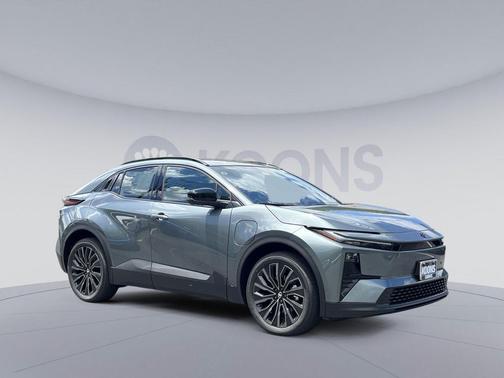 Overcast 2026 Toyota C-HR XSE