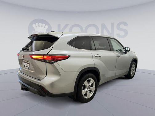 2022 Toyota Highlander LE