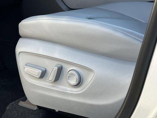 2025 Toyota Highlander Hybrid XLE