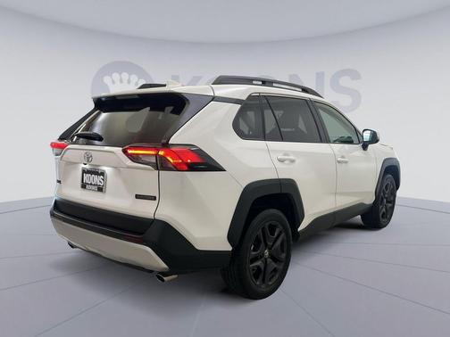 Ice Cap 2024 Toyota RAV4 Adventure