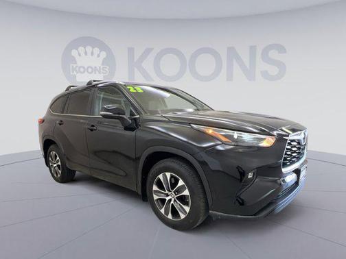 Midnight Black Metallic 2023 Toyota Highlander XLE