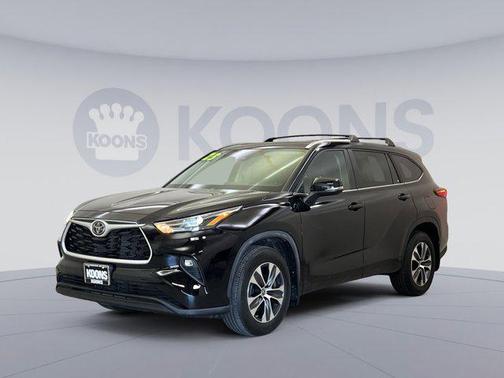 Midnight Black Metallic 2023 Toyota Highlander XLE