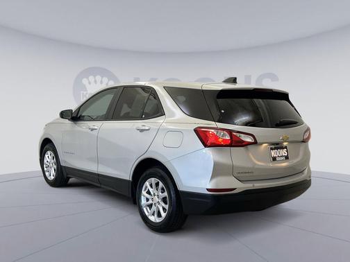 Silver Ice Metallic 2020 Chevrolet Equinox LS