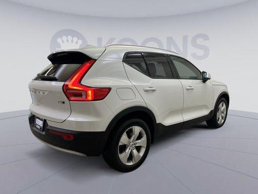 2021 Volvo XC40 T5 Momentum