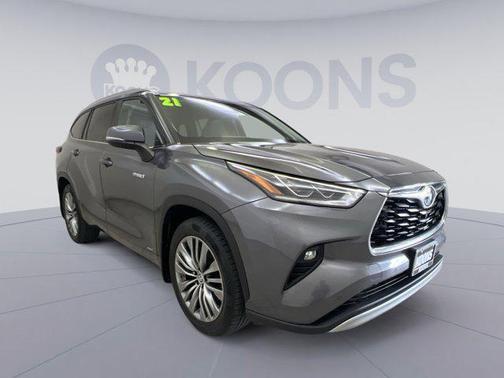 Magnetic Gray Metallic 2021 Toyota Highlander Hybrid Platinum