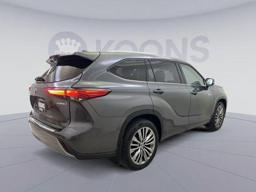Magnetic Gray Metallic 2021 Toyota Highlander Hybrid Platinum