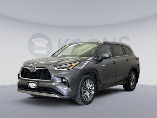 Magnetic Gray Metallic 2021 Toyota Highlander Hybrid Platinum