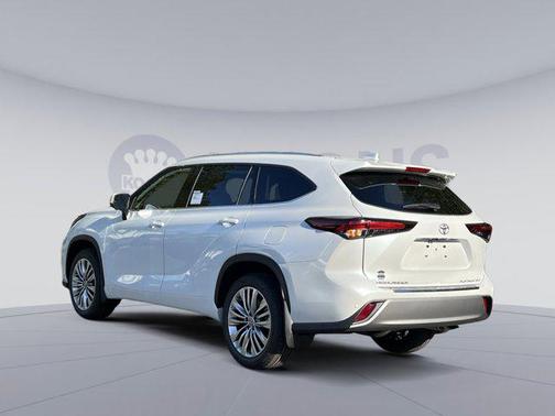 2025 Toyota Highlander Platinum
