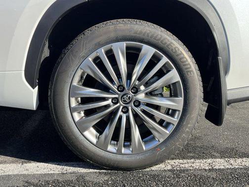2025 Toyota Highlander Platinum