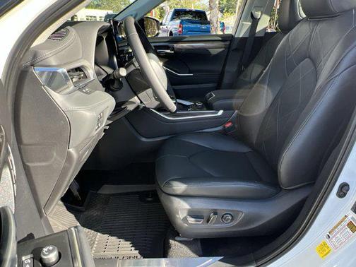 2025 Toyota Highlander Platinum