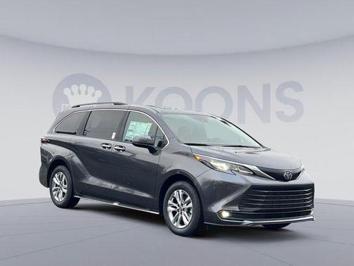 2025 Toyota Sienna XLE