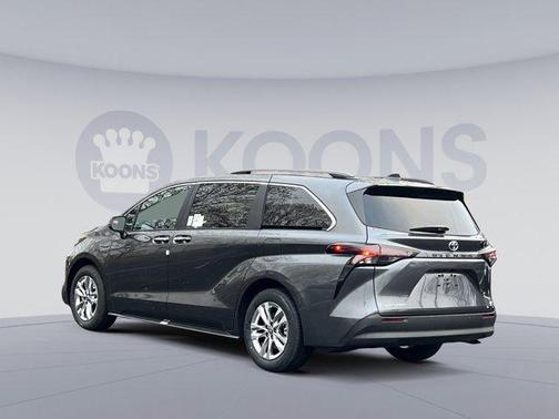2025 Toyota Sienna XLE