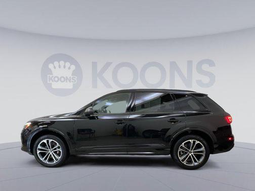 Black Metallic 2025 Audi Q7 45 Premium