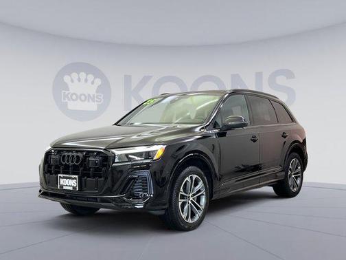 Black Metallic 2025 Audi Q7 45 Premium