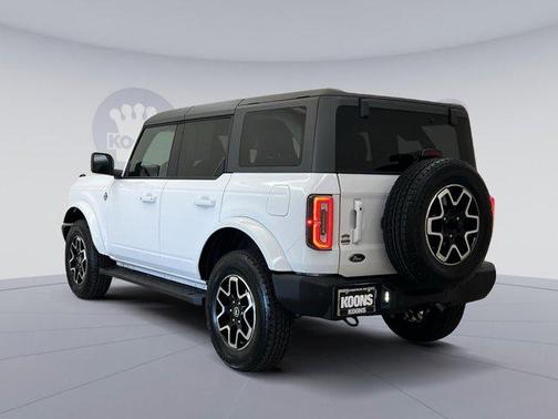 Oxford White 2024 Ford Bronco Outer Banks