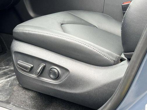 2026 Toyota Highlander Hybrid LE