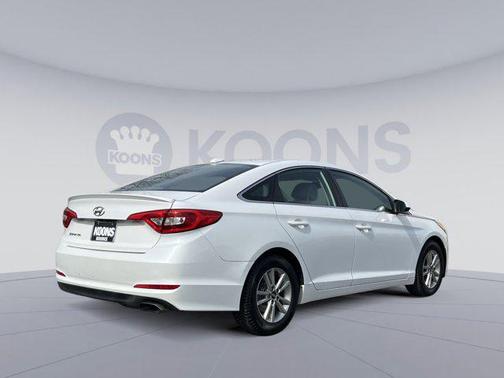 2017 Hyundai SONATA SE