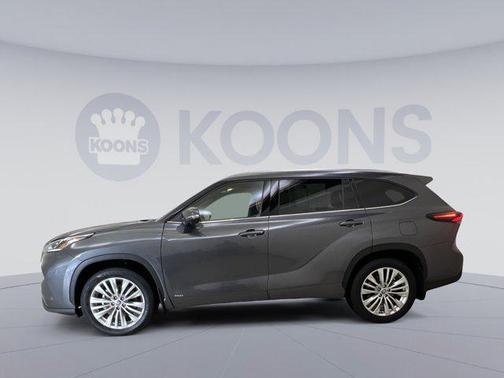 Magnetic Gray Metallic 2025 Toyota Highlander Hybrid Platinum