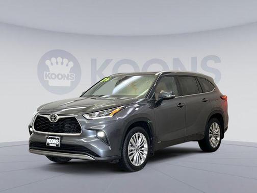 Magnetic Gray Metallic 2025 Toyota Highlander Hybrid Platinum