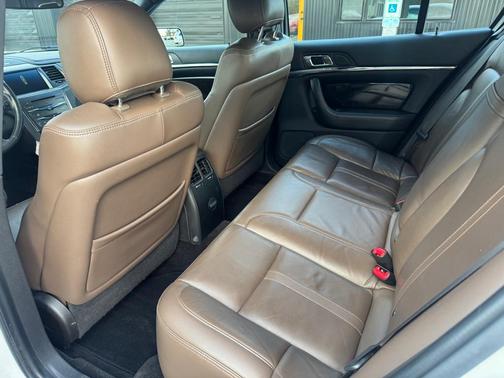 2015 Lincoln MKS Base