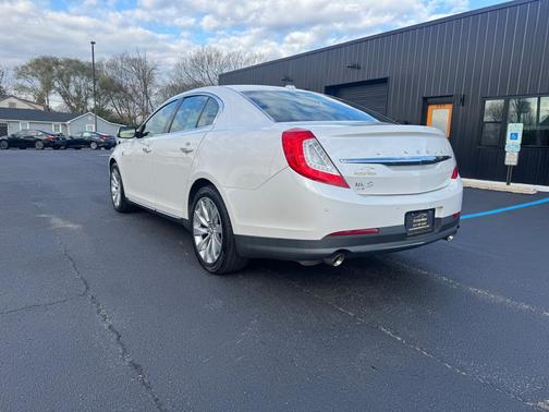 2015 Lincoln MKS Base