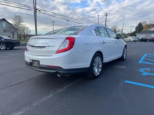 2015 Lincoln MKS Base