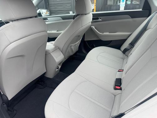 2018 Hyundai SONATA SE