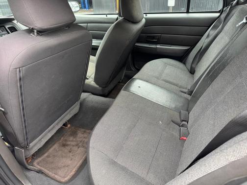 2005 Ford Crown Victoria Base