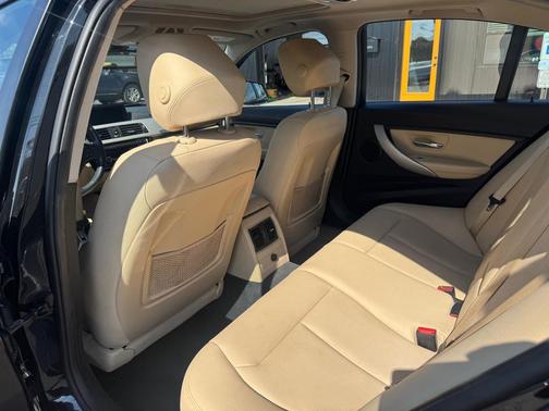 BLACK 2018 BMW 320 i