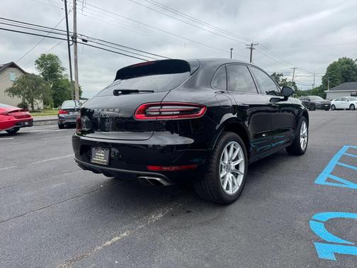 BLACK 2015 Porsche Macan Macan Turbo