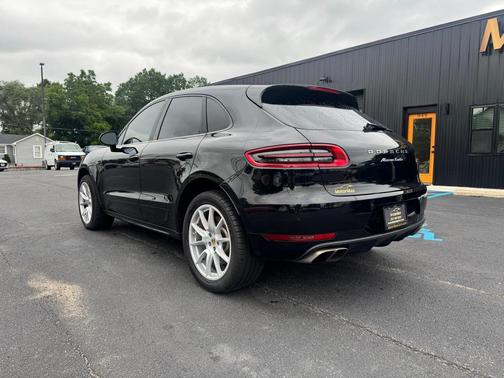 BLACK 2015 Porsche Macan Macan Turbo