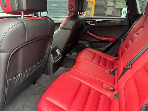 BLACK 2015 Porsche Macan Macan Turbo