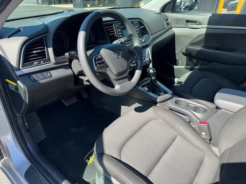 Molten Silver 2018 Hyundai ELANTRA SE