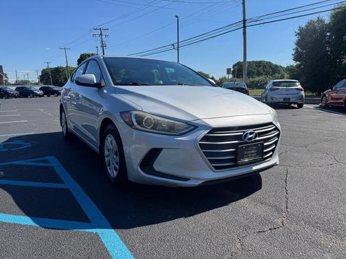 Molten Silver 2018 Hyundai ELANTRA SE