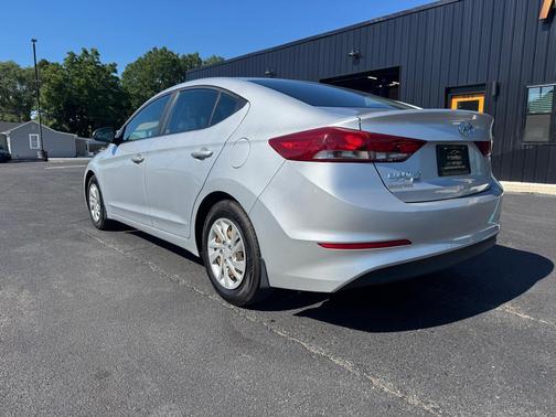 Molten Silver 2018 Hyundai ELANTRA SE