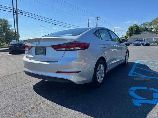 Molten Silver 2018 Hyundai ELANTRA SE