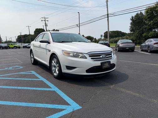 White Platinum Metallic Tri-Coat 2011 Ford Taurus SEL