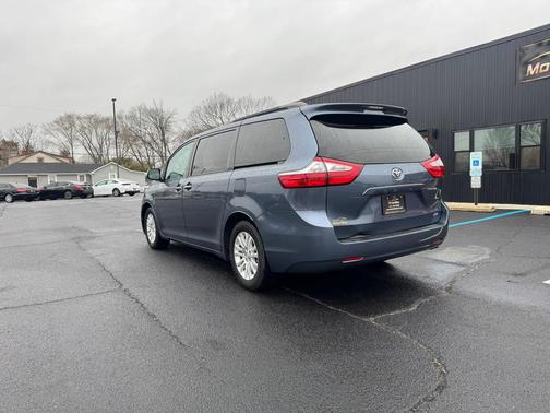 2017 Toyota Sienna XLE